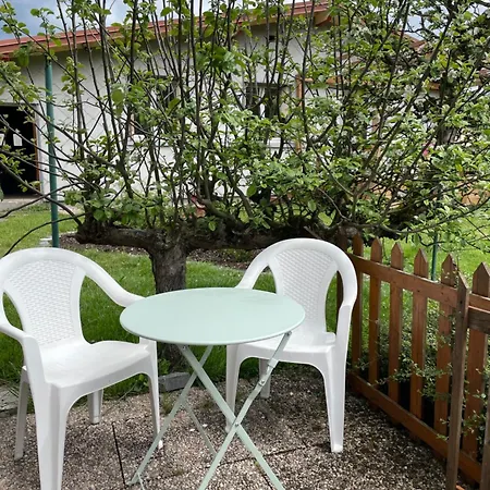 Le Pavillon De L'étang