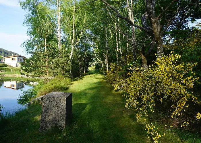 Le Et L'etang De Peche *