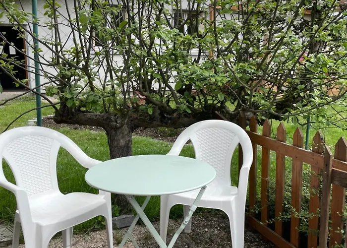 Le Et L'etang De Peche